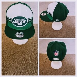 NEW YORK JETS NFL FOOTBALL SNAPBACK HAT.